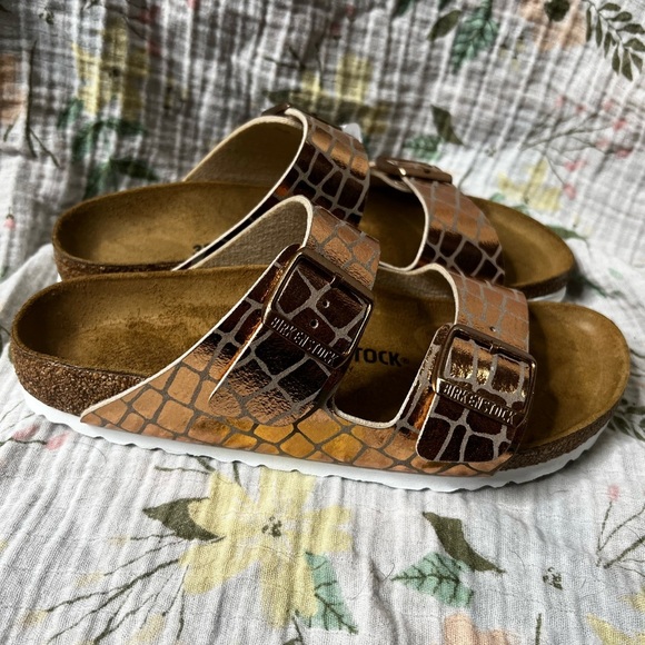 Birkenstock Metallic Rose Gold Gator Gleam Rose Gold Arizona Sandals - Picture 5 of 8